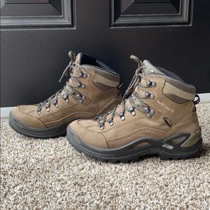 Lowa Renegade GTX Mid Hiking Boots - Women's